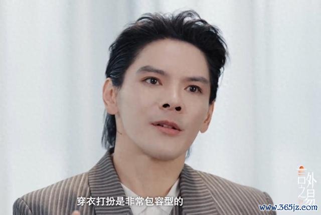 向佐谈被父亲前妻丁佩戴过两年